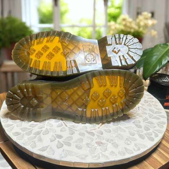 Dr. Martens 2976 WarmWair Lined Grizzly Leather Winter Snow Chelsea Boot Unisex - Picture 12 of 13